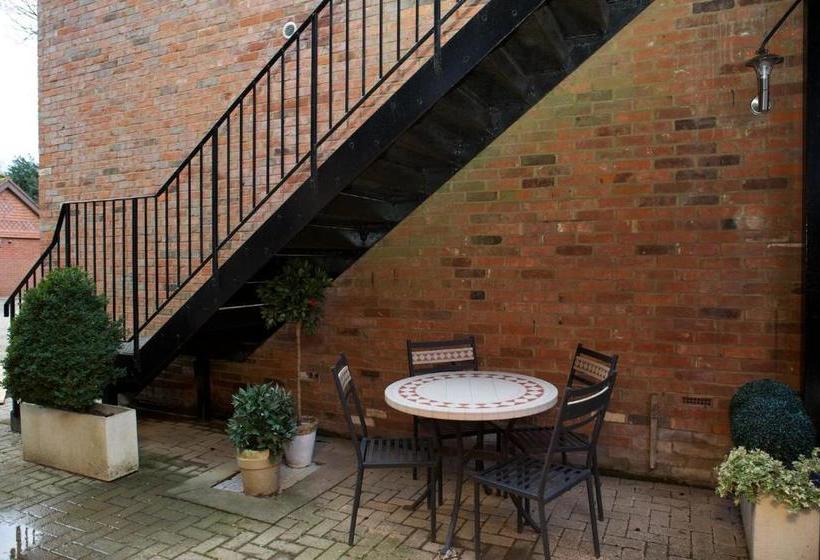 پانسیون Archways Lodge