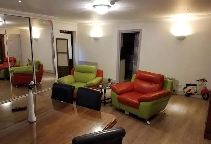 ペンション Archways Lodge