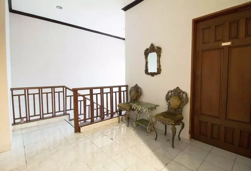 Majatalo Reddoorz Near Juanda Airport T1