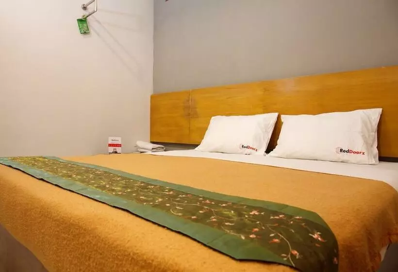 Majatalo Reddoorz Near Juanda Airport T1