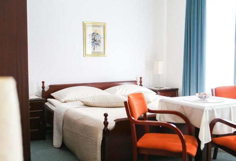 膳宿费 Vila Romana