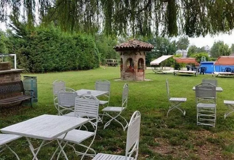 هتل La Cascina Del Castello