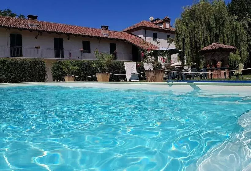 هتل La Cascina Del Castello