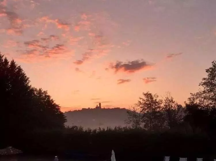 هتل La Cascina Del Castello