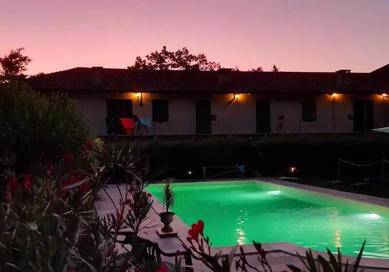 هتل La Cascina Del Castello