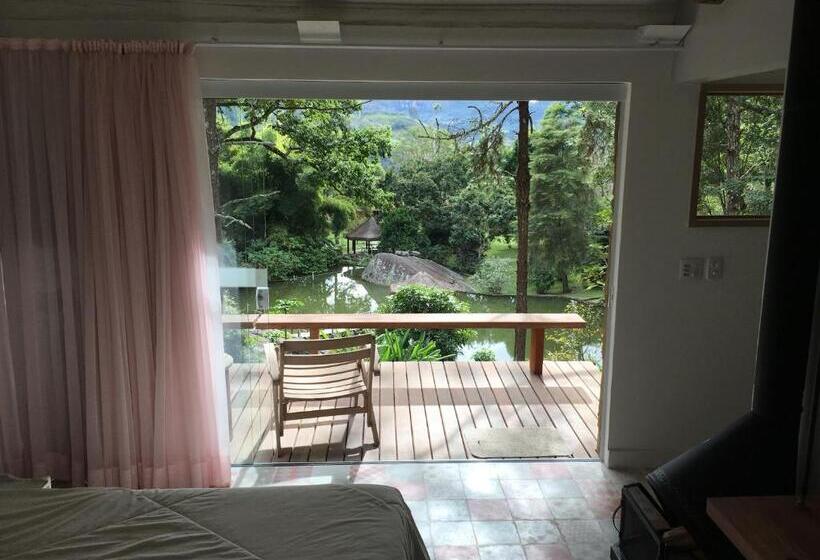 פנסיון Auberge Suisse Pousada