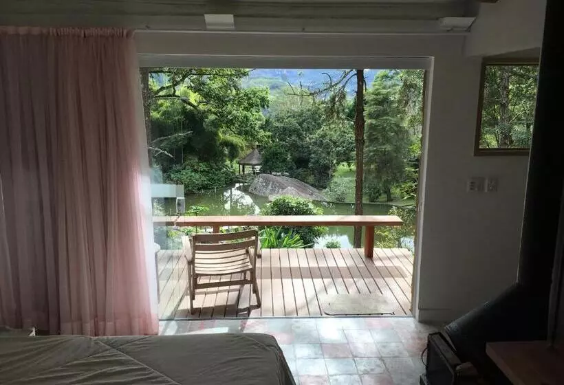 ペンション Auberge Suisse Pousada