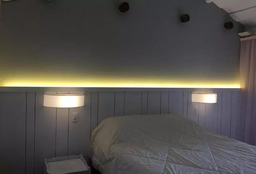ペンション Auberge Suisse Pousada