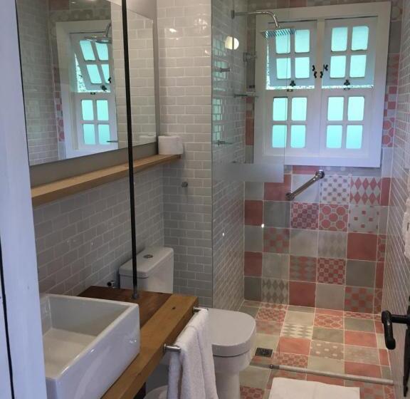 פנסיון Auberge Suisse Pousada