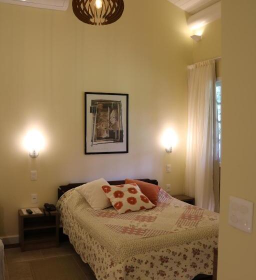 פנסיון Auberge Suisse Pousada