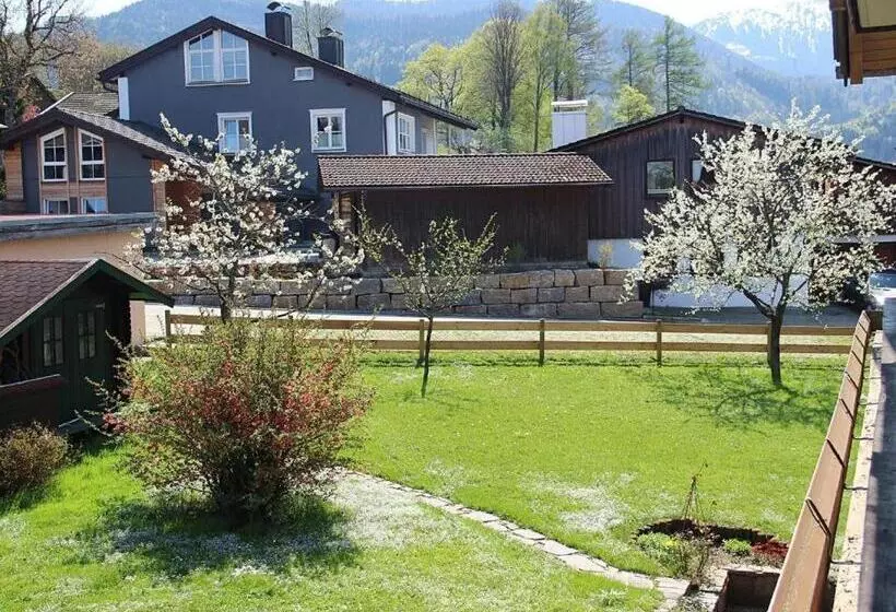 Majatalo Gästehaus Alpin