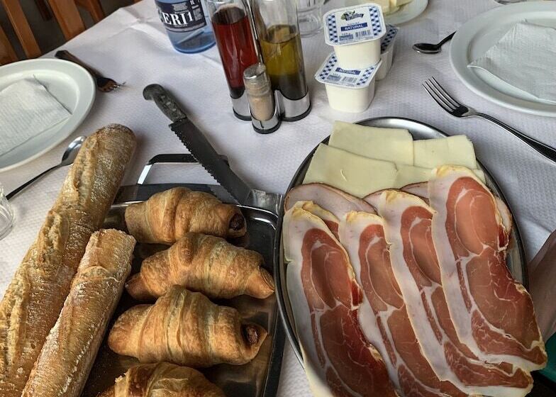 膳宿费 Hostal Tarres