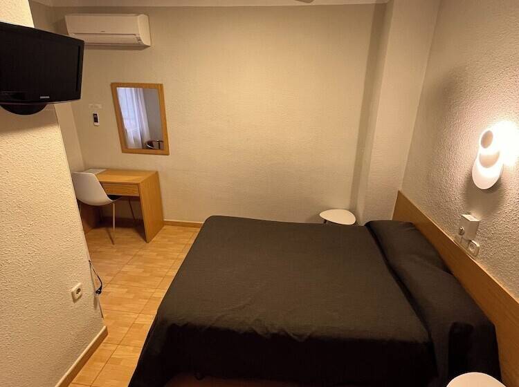 膳宿费 Hostal Tarres