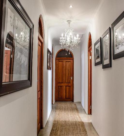 פנסיון Jemima's Hospitality, Bunker On Bailie