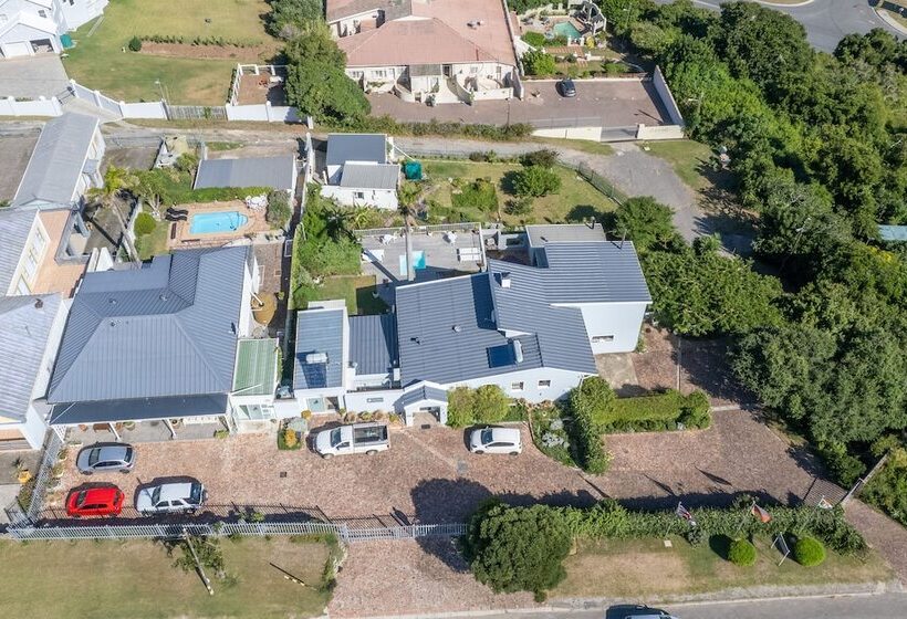 פנסיון The Lookout Guest House