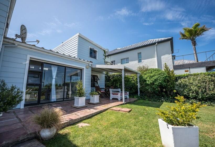 פנסיון The Lookout Guest House