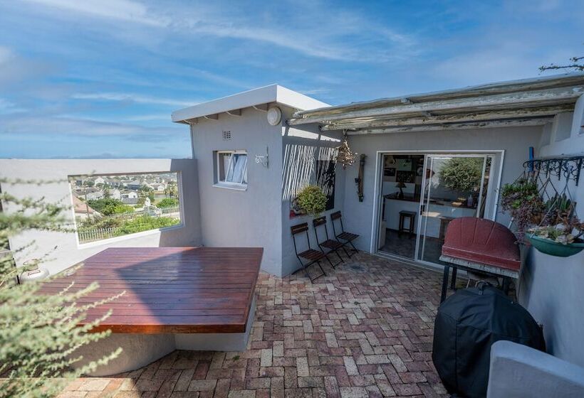 פנסיון The Lookout Guest House