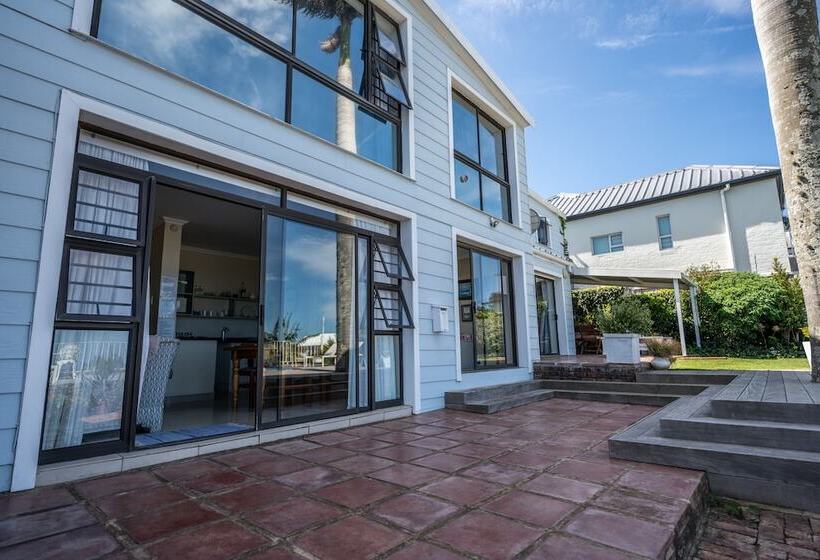 פנסיון The Lookout Guest House