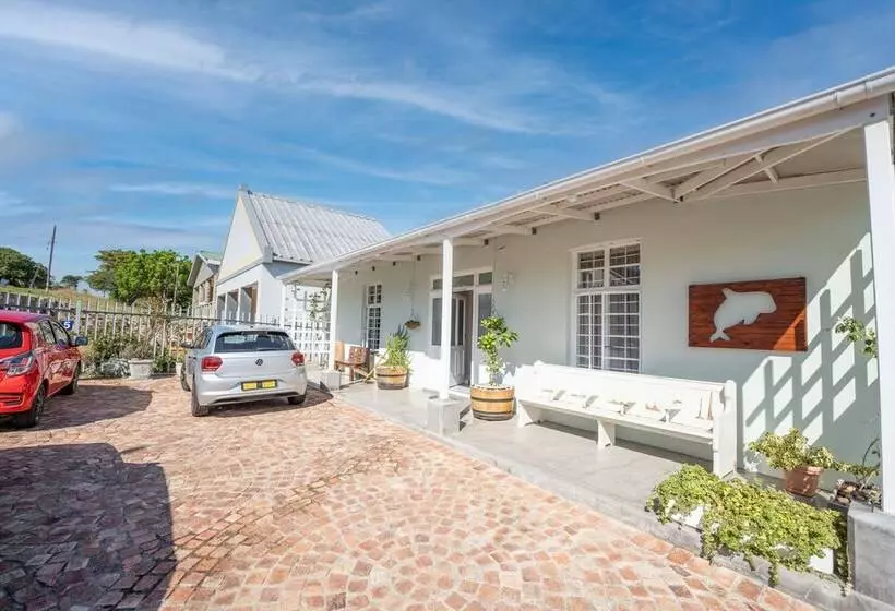 Majatalo The Lookout Guest House