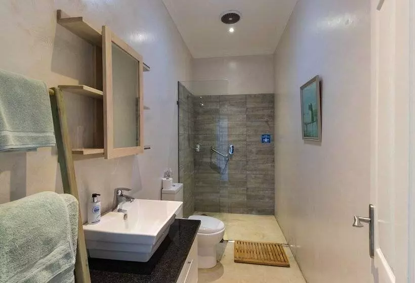 Majatalo The Lookout Guest House