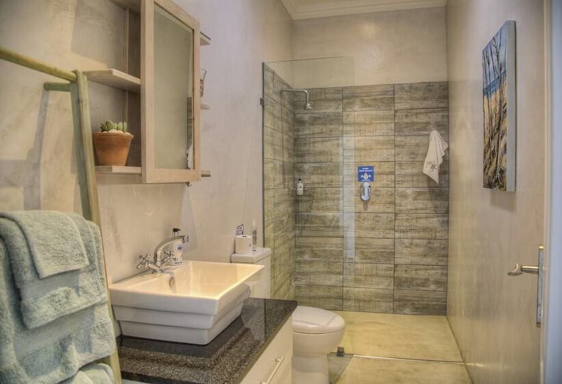 פנסיון The Lookout Guest House