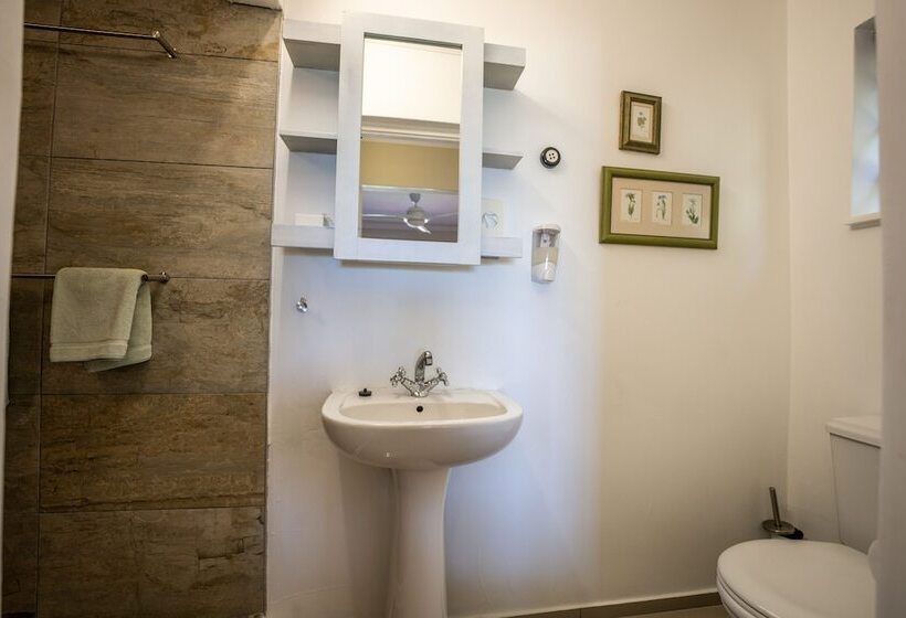 פנסיון The Lookout Guest House