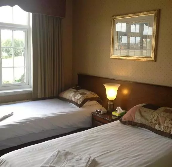 ペンション The Royal Standard Guest House