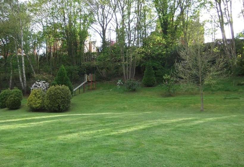 פנסיון The Royal Standard Guest House