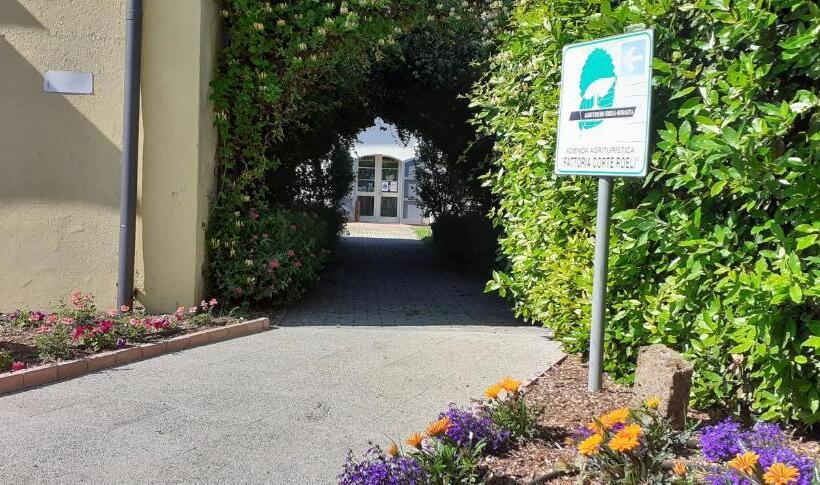 ホテル Agriturismo Fattoria Corte Roeli