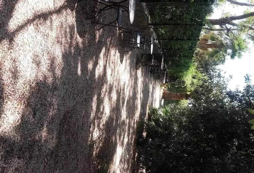 Hotelli Agriturismo Le Vedute