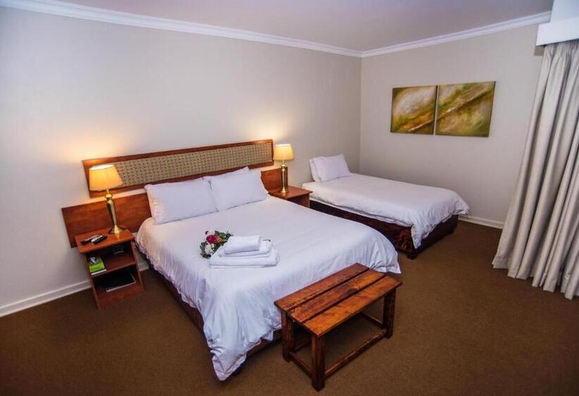 פנסיון Adelante Lodge