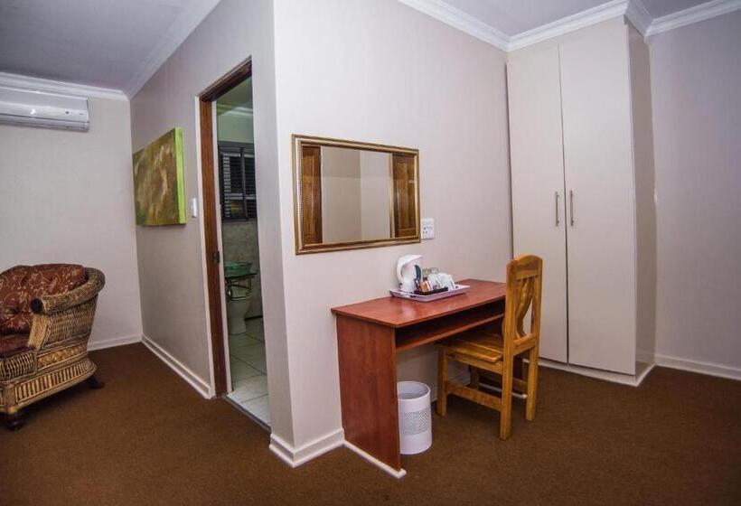 פנסיון Adelante Lodge