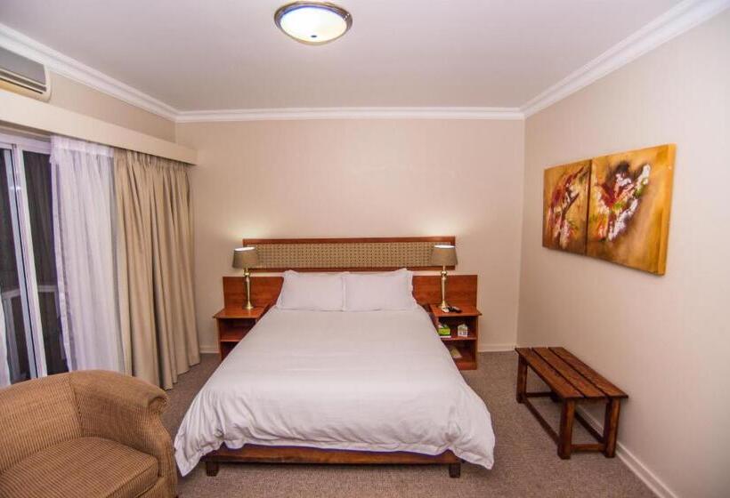 פנסיון Adelante Lodge