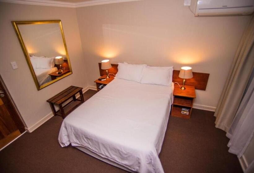 פנסיון Adelante Lodge