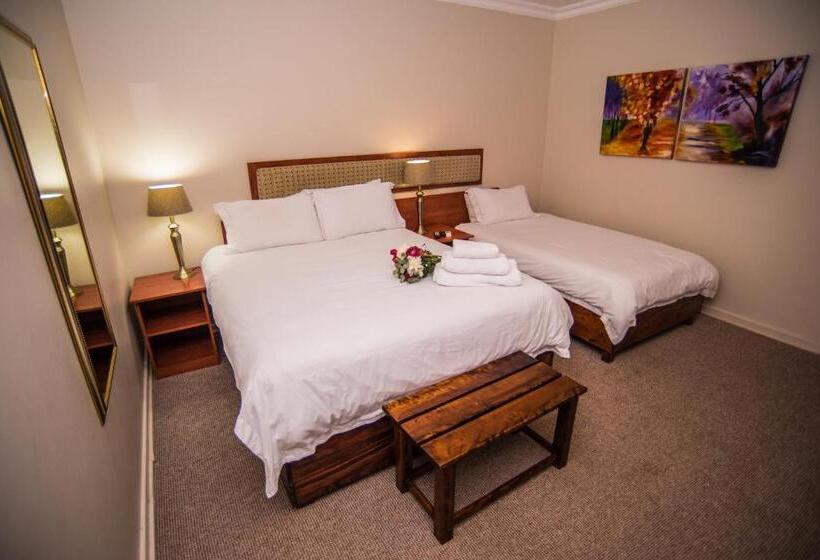 פנסיון Adelante Lodge