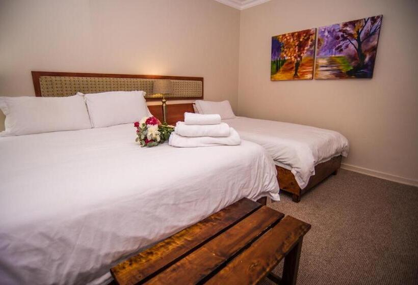 פנסיון Adelante Lodge