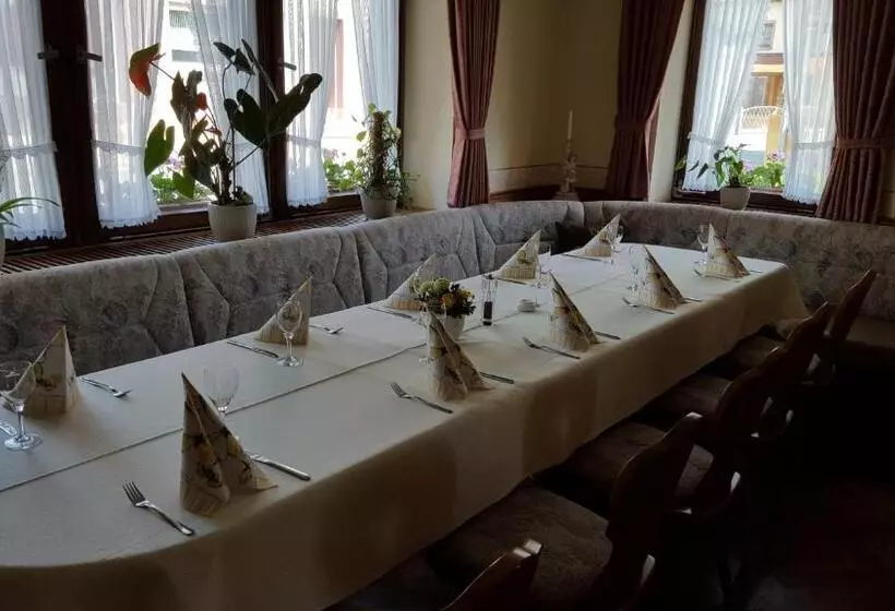 ペンション Gasthaus Zum Hirschen