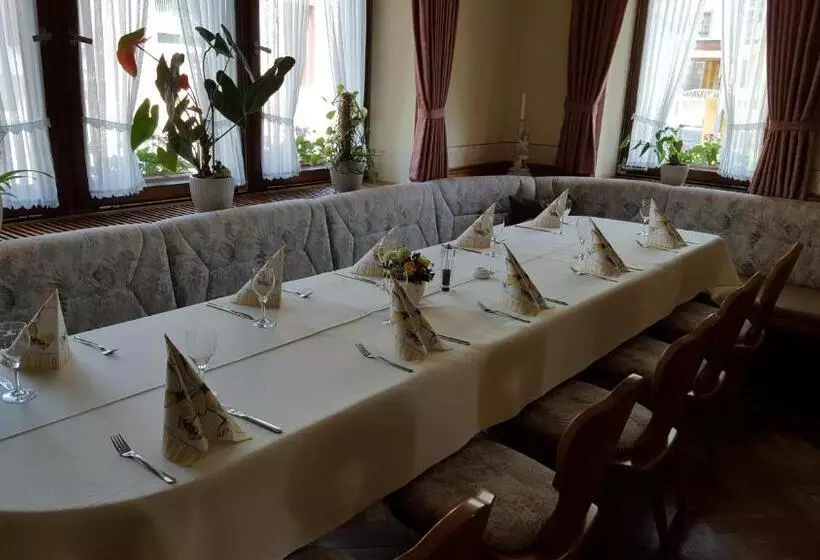 ペンション Gasthaus Zum Hirschen