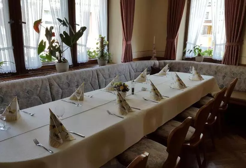 ペンション Gasthaus Zum Hirschen