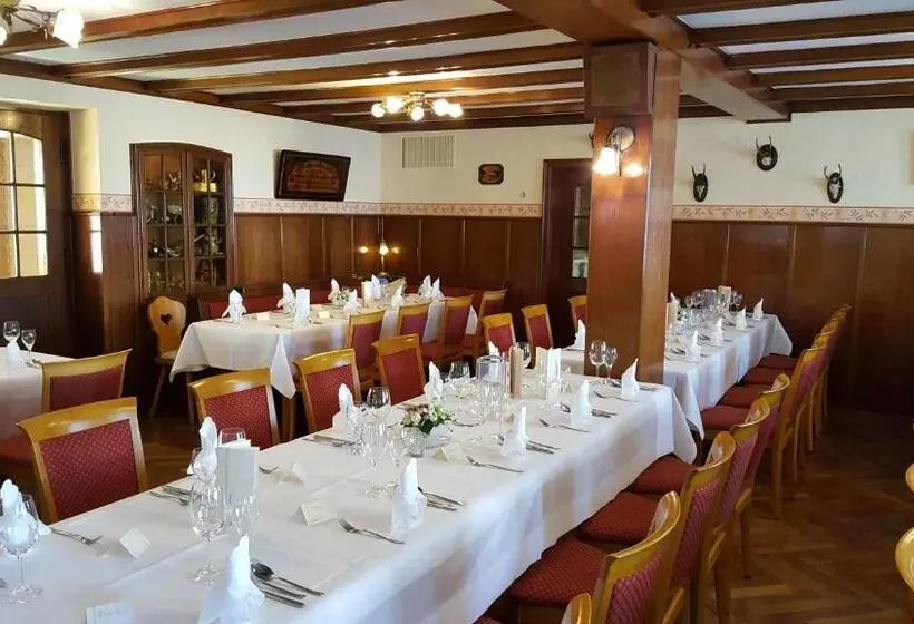 ペンション Gasthaus Zum Hirschen