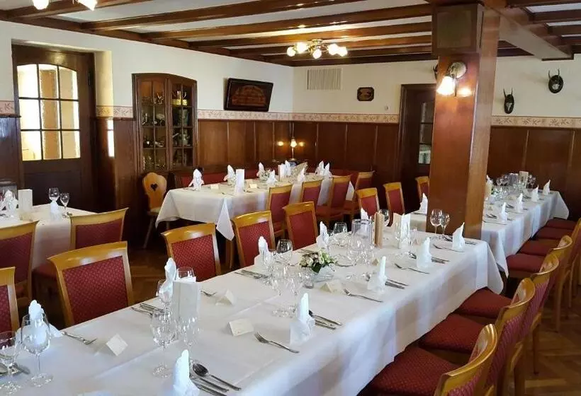 ペンション Gasthaus Zum Hirschen