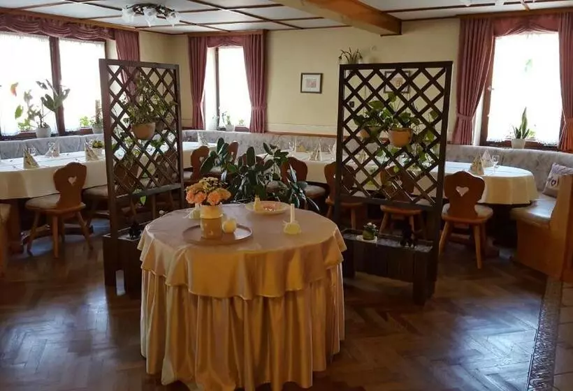 ペンション Gasthaus Zum Hirschen