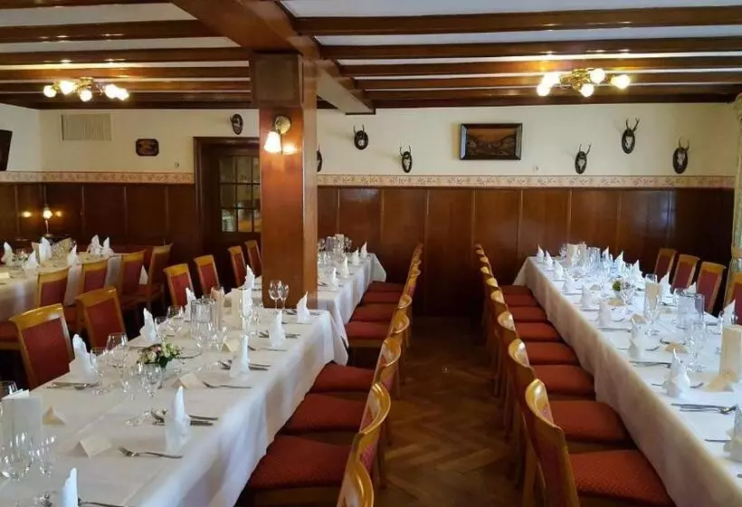 ペンション Gasthaus Zum Hirschen