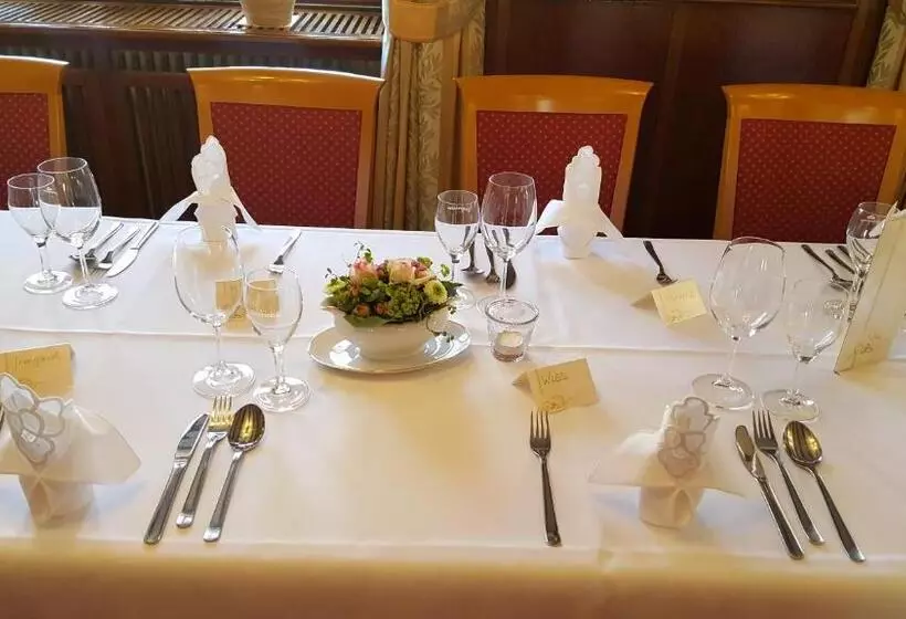 ペンション Gasthaus Zum Hirschen