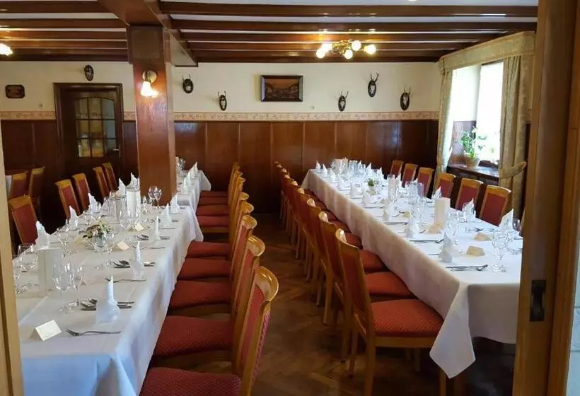 ペンション Gasthaus Zum Hirschen