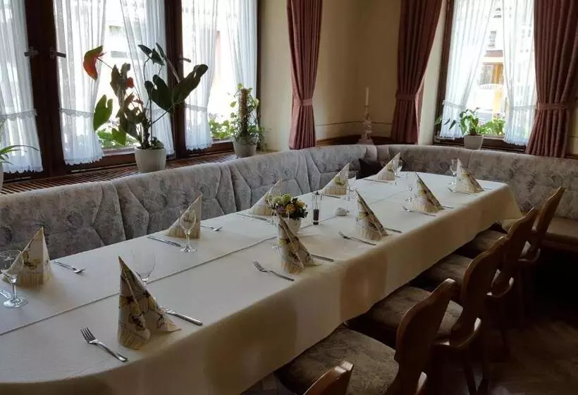 ペンション Gasthaus Zum Hirschen