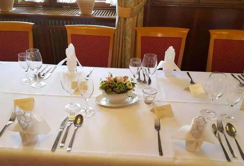 ペンション Gasthaus Zum Hirschen