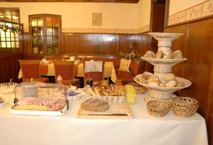 ペンション Gasthaus Zum Hirschen