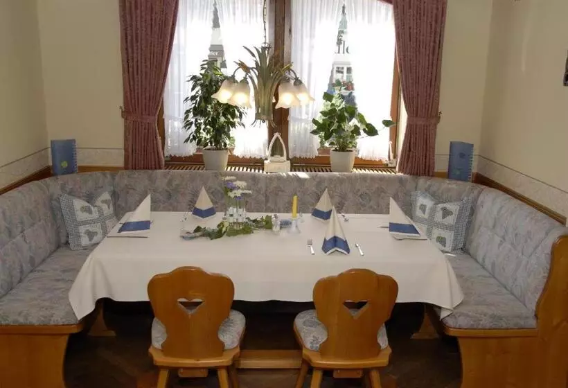ペンション Gasthaus Zum Hirschen
