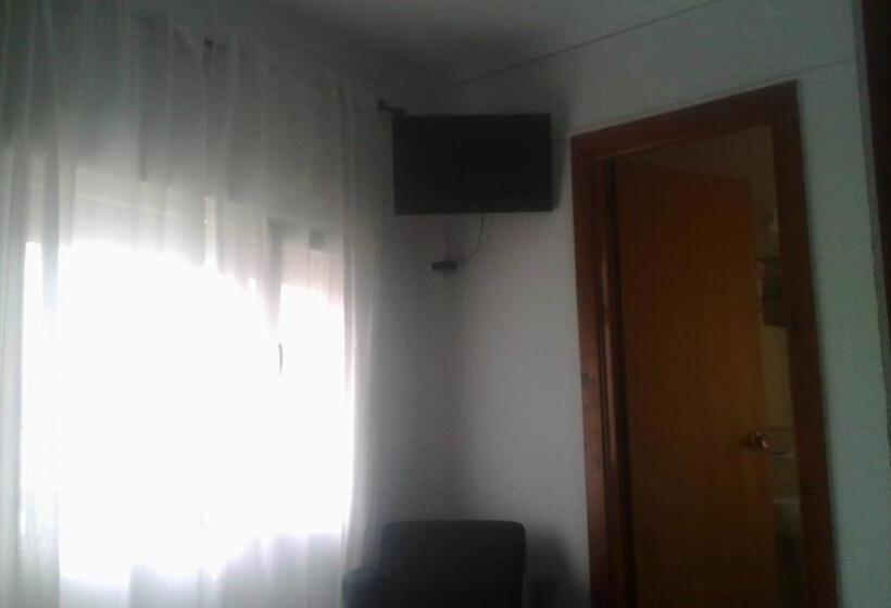 پانسیون Hostal Cabrera